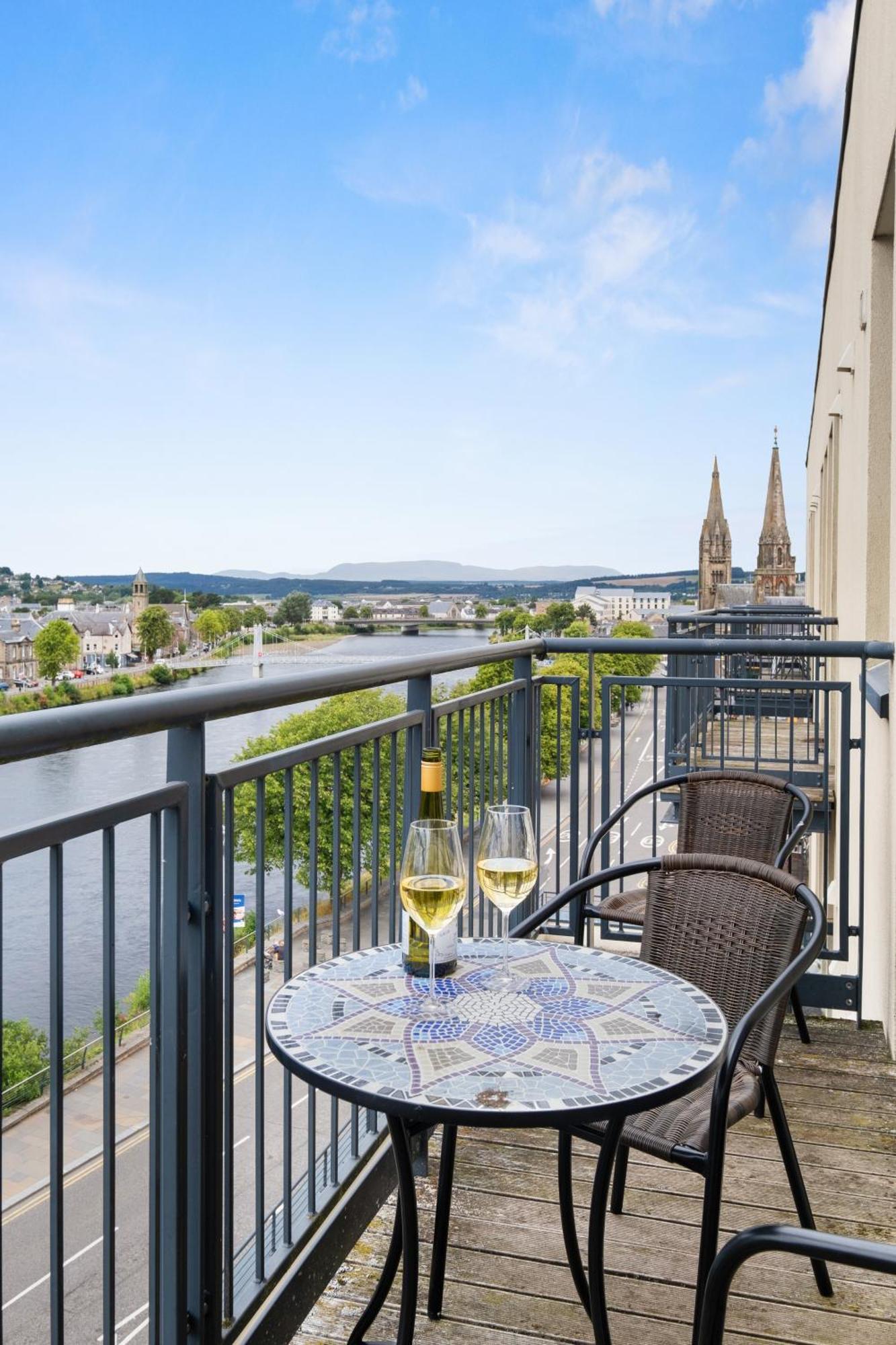By The Bridge By Toppo Inverness Exterior foto