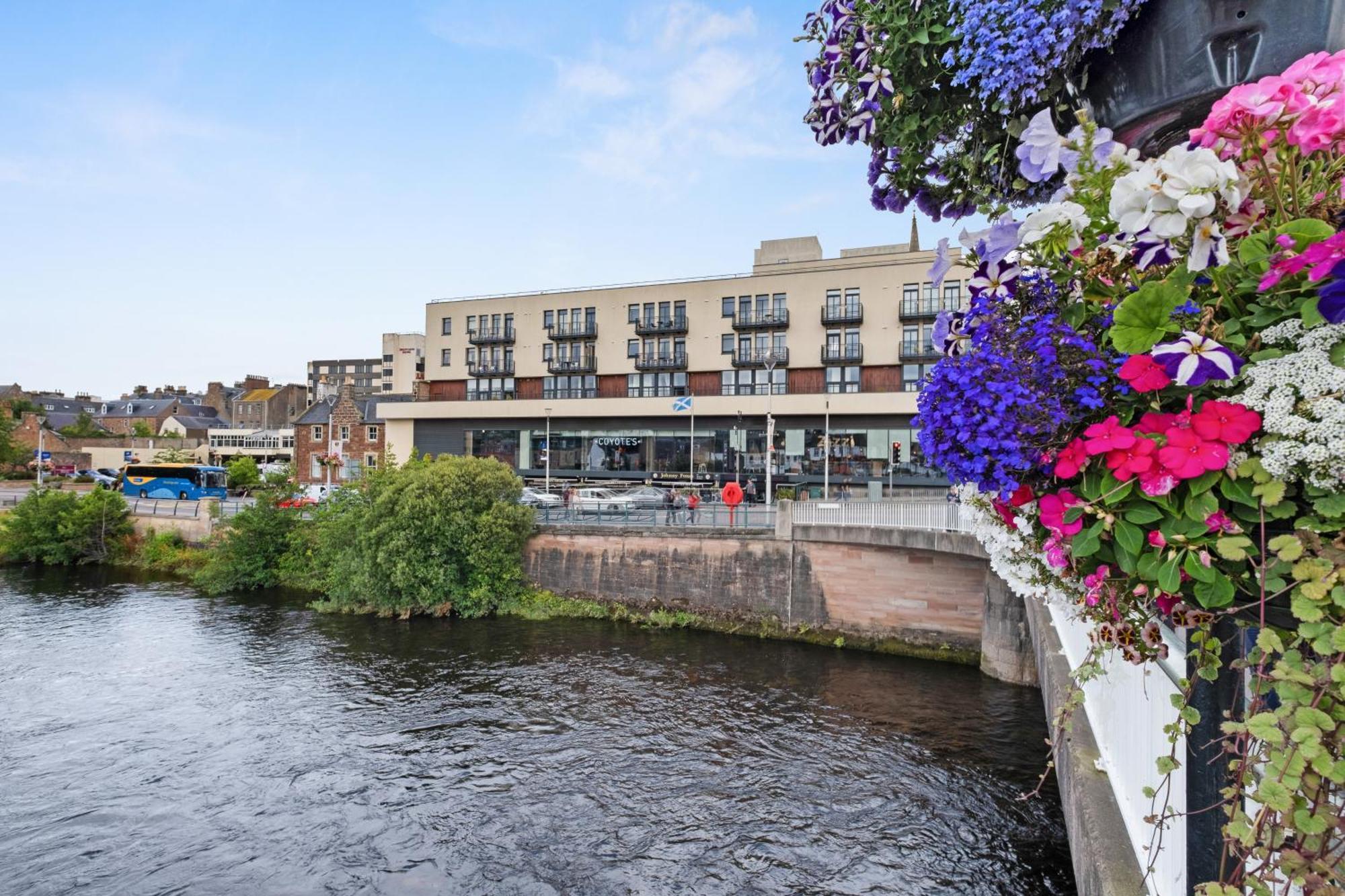 By The Bridge By Toppo Inverness Exterior foto
